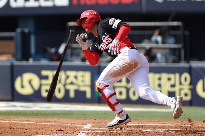 이게 김도영의 미친 스타성이다… 복귀전 대타→30초 만에 적시타→더그아웃 퇴장, 광주 열광의 도가니