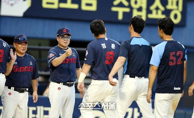 신동빈 회장 “투혼 발휘해달라” 격려→롯데 ‘단독 2위’로…김태형 감독 “구단주님께 감사” [SS잠실in]