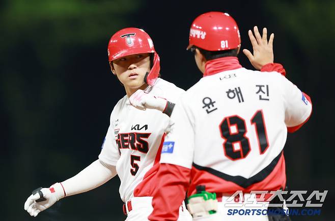 '김도영 축제'에 찬물! LG 한국시리즈급 운영으로 KIA에 3-1 → 3-5 → 6-5 재역전승! '오늘은 우리가 악역'