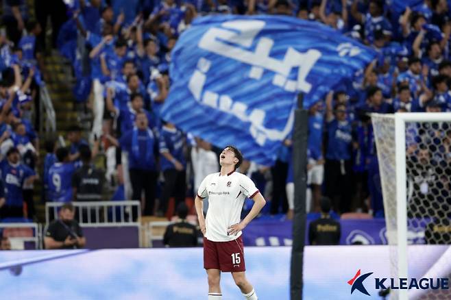 [ACLE 리뷰]'사우디 참사'에 고개 떨군 이정효…광주, '亞최강' 알 힐랄에 0-7 치욕패 '4강 좌절'