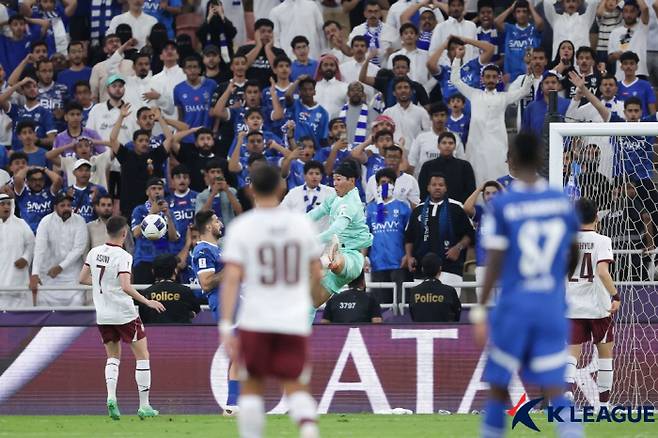 [ACLE 리뷰]'사우디 참사'에 고개 떨군 이정효…광주, '亞최강' 알 힐랄에 0-7 치욕패 '4강 좌절'