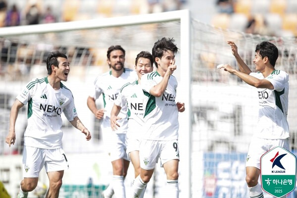 [k1.review] '이택근 극장 동점골→전진우 극장 결승골!' 전북, 수원FC에 2-1 승...7경기 무패+2위 도약!