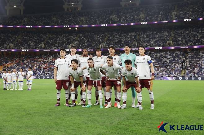 6만 관중, 광주 향해 조롱 아닌 박수…'못 먹어도 고!' 0-7 대패? 이정효여서 가능했다 [제다 현장]