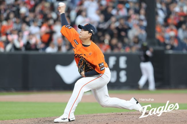 문동주 승리→김서현 세이브, 그 사이에 한승혁 홀드도 있었다…김경문 감독이 꼽은 승리 징검다리