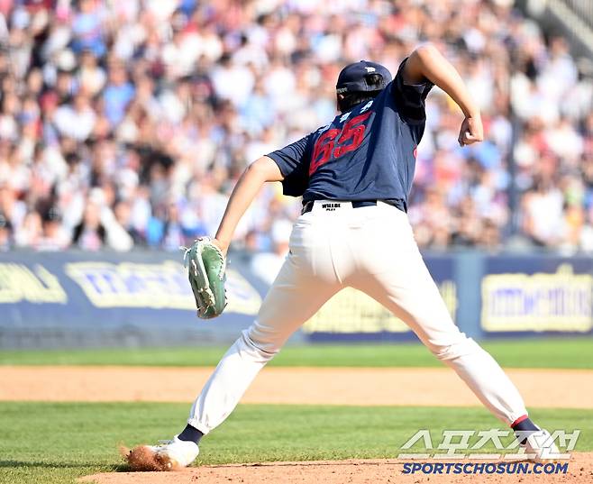 '낭만투수 정철원' 두산 팬에 90도 인사→롯데 팬에 뜨거운 포효...완벽했던 잠실 첫 등판[잠실 현장]