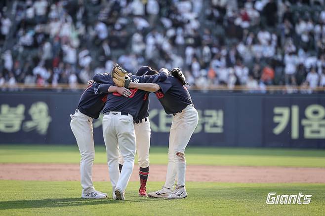 김택연 무너뜨리고 월간 승률 1위까지 탈환...롯데의 봄은 뜨겁다 [IS 포커스]
