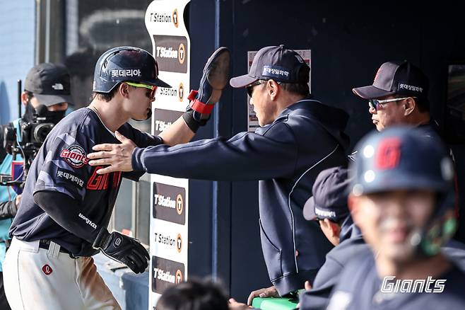 김택연 무너뜨리고 월간 승률 1위까지 탈환...롯데의 봄은 뜨겁다 [IS 포커스]