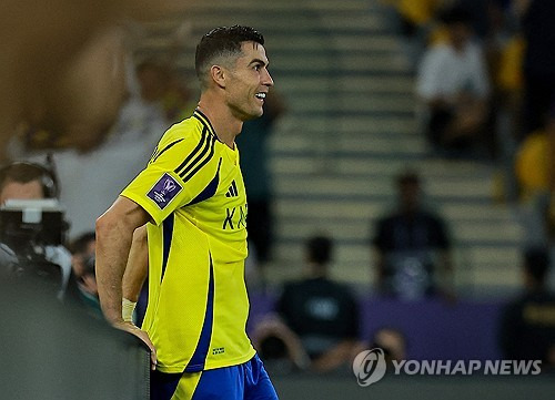 광주-부리람 이어 日 축구 자존심까지 대패…요코하마 감독대행