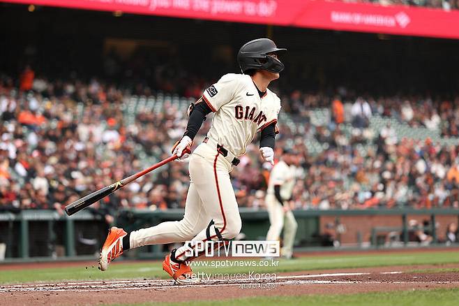 이정후 잘하니까 바로 얼굴로 위협구 날아가네… MLB 견제 올 것이 왔다, 현미경 분석 역이용할까
