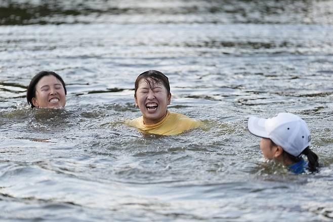 쭈타누깐의 ‘철퍼덕’ 실수가 빚은 사상 첫 메이저 5명 연장… 잇딴 이변속 ‘행운의 열매’는 사이고가 따먹었다