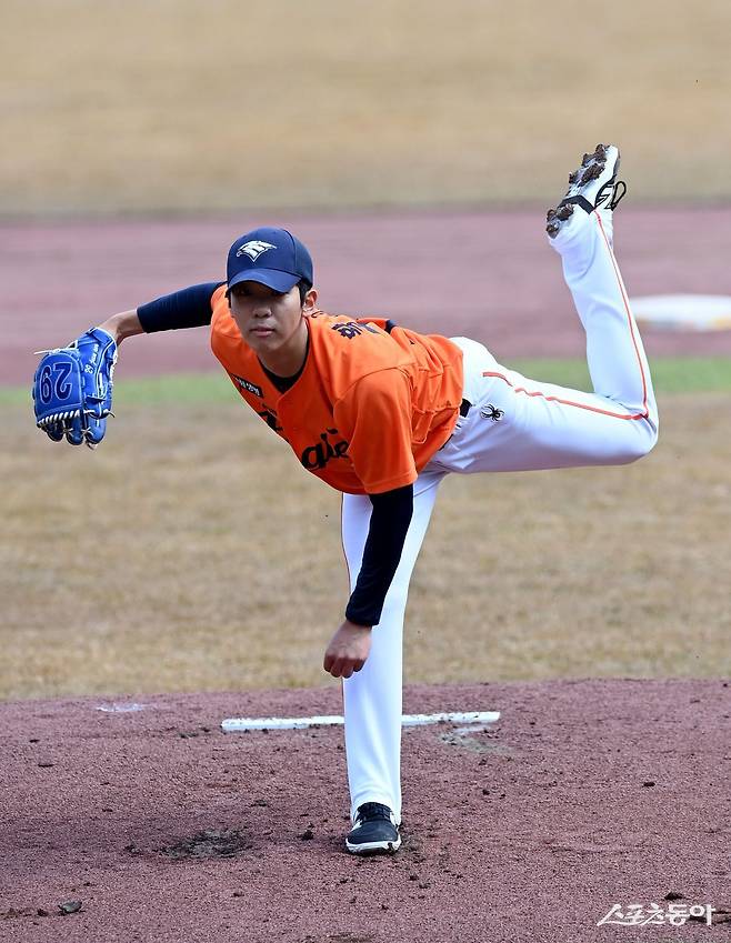“포크볼 멈추고, 제3구종 찾자” 김서현 반등 이끈 한화 이대진 퓨처스군 감독, 황준서까지 살릴 수 있을까