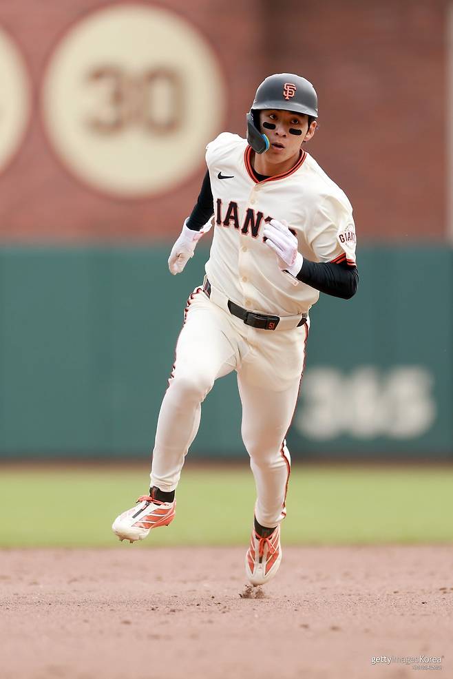 ‘완벽한 팬서비스’ MLB.com “이정후, 평생 팬 만들어”