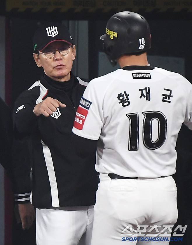 올해는 정말 자리 없어보였는데...'불사신' 황재균, 결국 '자기 땅' 3루 되찾나