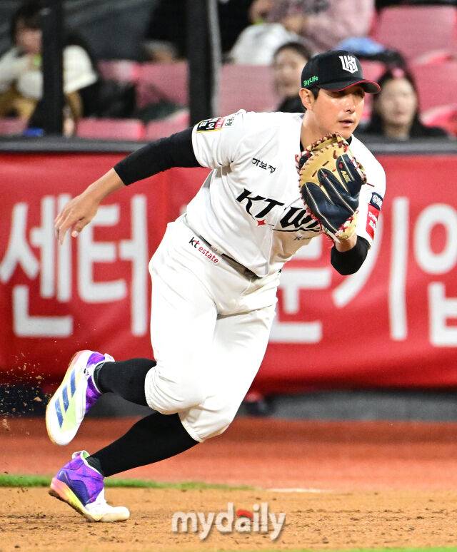 '아뿔싸' 9연전 앞뒀는데, 국대 3루수·주전 2루수 동시 이탈…다시 황재균의 시간 왔나→6G 타율 0.316
