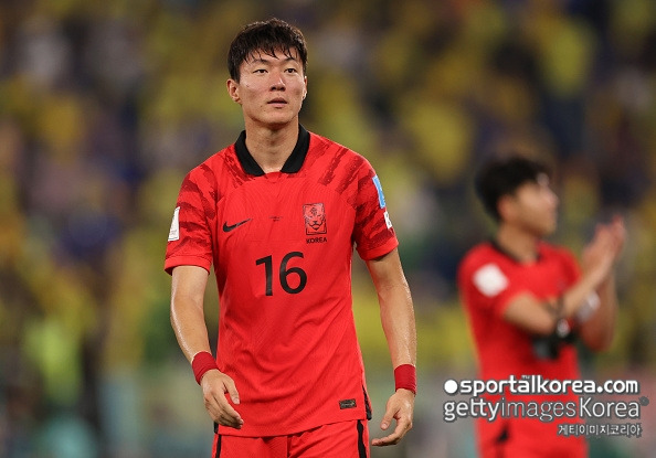 '대굴욕!' 한국 역사상 이런 선수가 있었나...한때 최고의 공격수 황의조, 3번째 강등 눈앞→15경기 연속 침묵, 재계약 소식도 없다