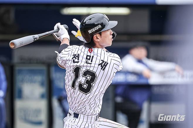 ‘멀티히트→헤드샷→병원 후송’ 전민재, 고려대 구로병원에서 검진…머리 ‘직격’은 피했지만… [SS메디컬체크]