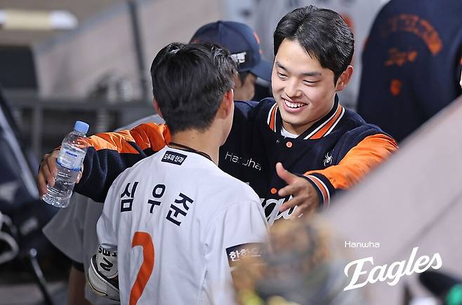 '한화가 1위 LG도 잡았다' 1할타자 심우준 결승포 드라마…안방서 3연승 날갯짓 [대전 게임노트]