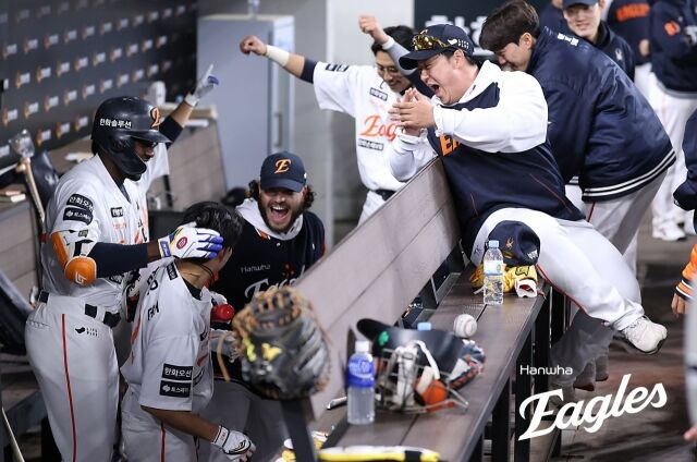 '이럴 수가' 1강 LG 패패패, 한화 승승승→2.5G 맹추격…50억 유격수 이적 첫 홈런 폭발, 대전예수 4연승 [MD대전]