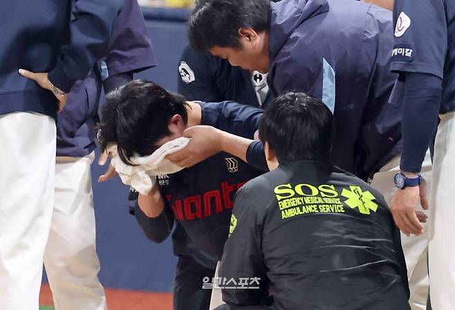 이게 무슨 날벼락인가...눈 부상·사구 후유증 우려되는 전민재→침통한 롯데