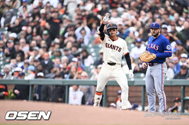관중석에 공 하나 던져줬을 뿐인데, 왜 MLB는 이정후를 주목하는가