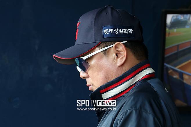 김태형 감독은 왜 7점 앞서도 화가 났나…복덩이 쓰러지고, 더그아웃 어수선, 불펜까지 말썽