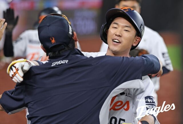 한화 팬들 웃게 한 벼락 홈런, 이게 부활의 신호탄이었나…타율 .136→.458 대반전, 독립리그 신화가 깨어나다
