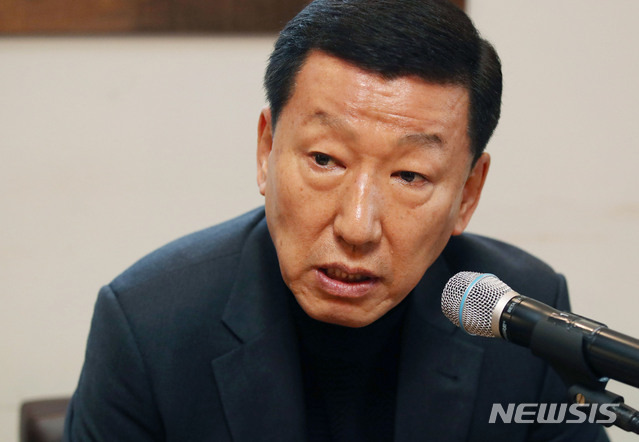 '무개념 中 기자에 고함' 최강희 감독, K리그 출신 외인이 '공개지지'... 제카