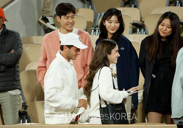 이강인, 두산 5세 여친과 테니스 보러갔다 또 사진 찍혔다
