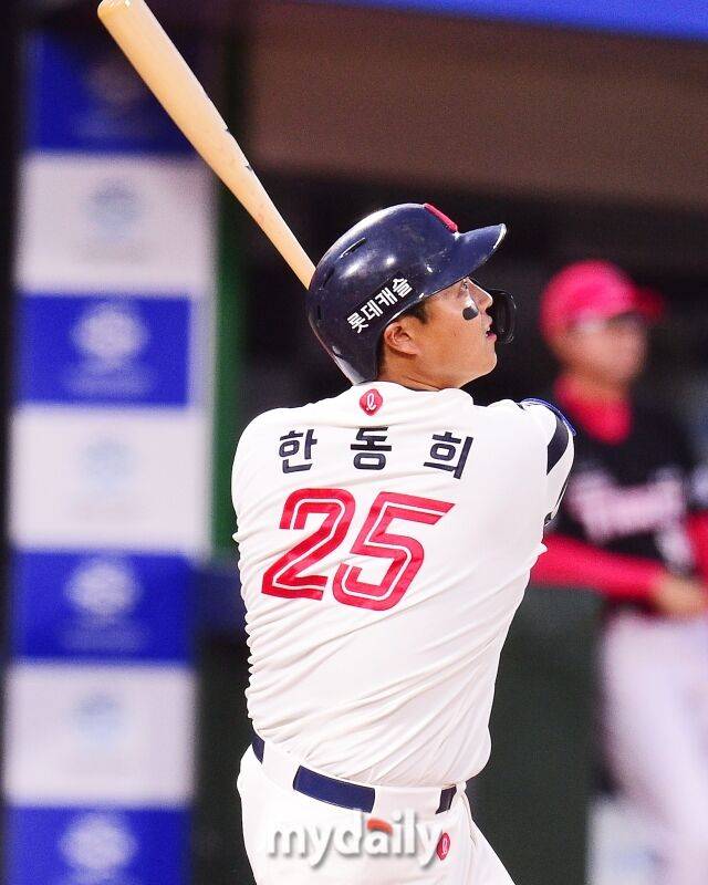 '42홈런' 페이스+타격 5개 부문 1위 독주…2군 폭격하고 있는 이대호 후계자, 벌써 2026년이 기다려진다