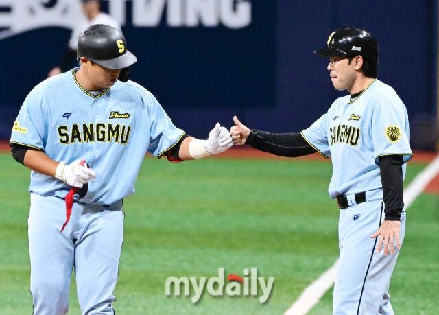 '42홈런' 페이스+타격 5개 부문 1위 독주…2군 폭격하고 있는 이대호 후계자, 벌써 2026년이 기다려진다