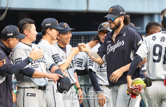 '설마 이번에도 스윕?' 1차전 내준 한화...'5일 휴식 '폰세에 반전 달렸다