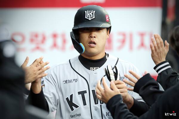 '시즌 끝나고 FA' 강백호, '발목 인대 파열'로 사실상 전반기 아웃