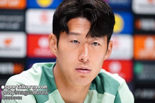 이게 무슨 소리, 41년만에 우승 안겨준 '주장' 손흥민이 재계약 불가? '토트넘 전문 매체' 냉혹 평가!...