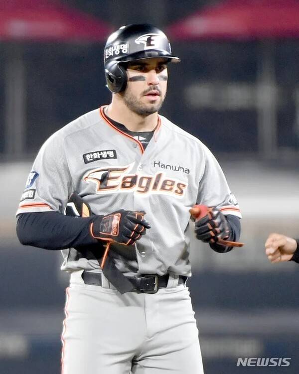 '前 한화 리드오프' MLB서 3할 친다! 2루타 2방에 타점까지 '강한 2번' 완벽 적응…'최하위' 빈약 타선에 터크먼이 새 활력소 될까