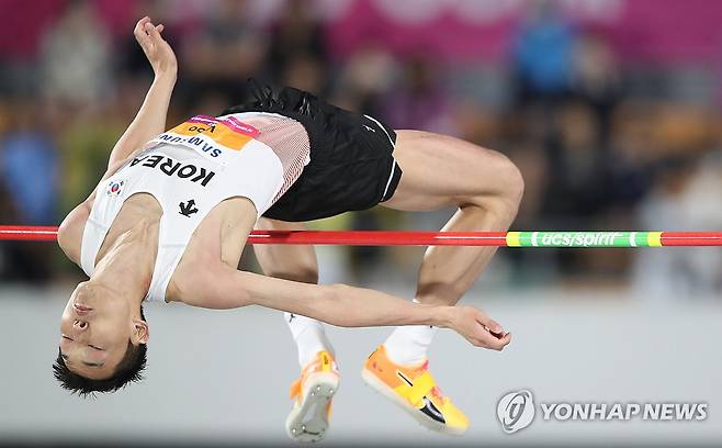 우상혁, 아시아육상선수권 우승…30년 만에 남자 높이뛰기 2연패