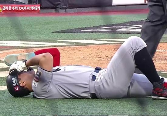 '팀 타율 1위' 철인 허벅지 잡고 '데굴데굴'→김도영과 동병상련…