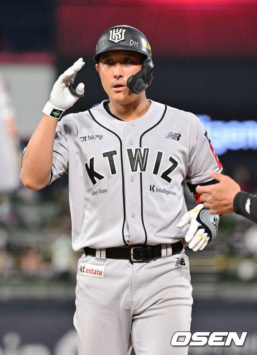 ‘팀 타율 1위’ 38세 무쇠가 쓰러졌다…필승조→지명타자→1루수 줄부상 악재, 잇몸야구 시즌2 강제 개봉