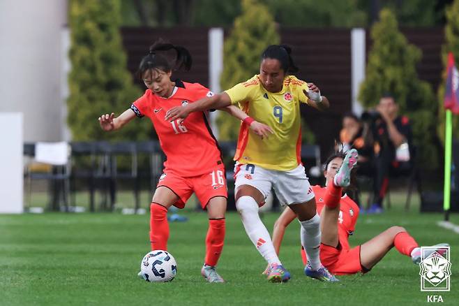 ‘졌지만 잘 싸웠다’…한국, 콜롬비아와 1차전 0-1 석패 [쿠키 현장]
