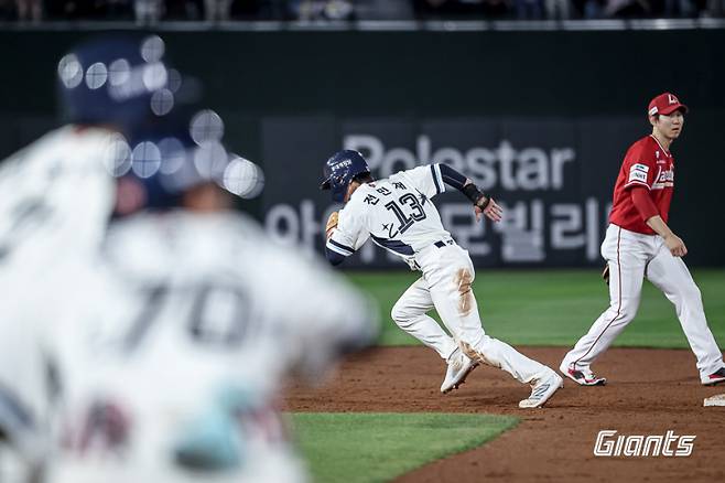 '혈전' 승리로 이끈 롯데 이적생 J2...복덩이라는 단어로 채울 수 없는 존재감 [IS 스타]