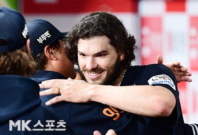 “빅리그서 뛰기에는 부족, 우리와 계속 같이 있어야 해”…‘한화 슈퍼에이스’ 향한 류현진의 유쾌한 농담 [MK인터뷰]