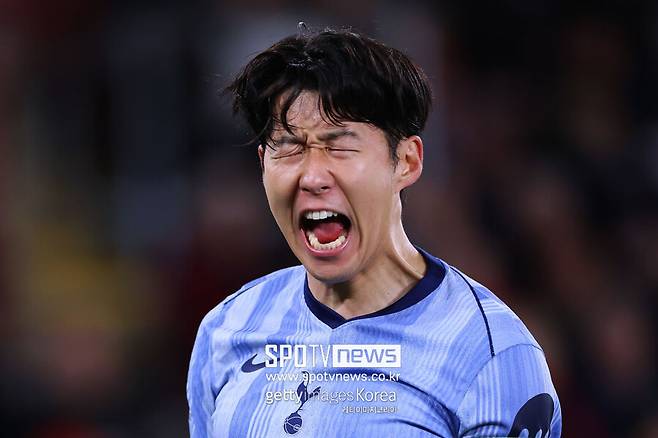손흥민, 1876억 돈방석 물거품 위기...'SON날두' 후계자 자리 사라질까→