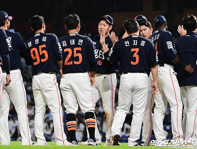 '엄상백 선발 복귀전' 한화, '장단 11안타' 전날과 동일한 라인업…플로리얼 1번→안치홍 DH [창원 현장]