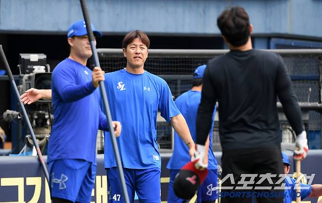 '동원아 형 품에 안겨' 강민호 손짓에 달려가 품에 안긴 박동원...뜨겁다 못해 더웠다[잠실 현장]