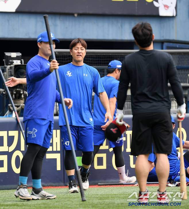 '동원아 형 품에 안겨' 강민호 손짓에 달려가 품에 안긴 박동원...뜨겁다 못해 더웠다[잠실 현장]