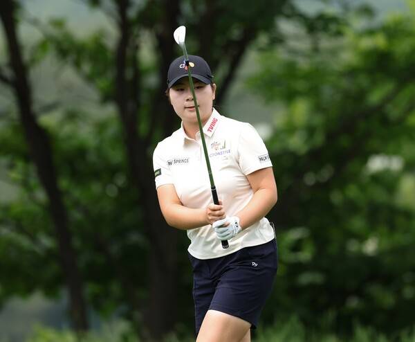 2R 마지막 홀에서 엇갈린 이예원과 박현경 [KLPGA]