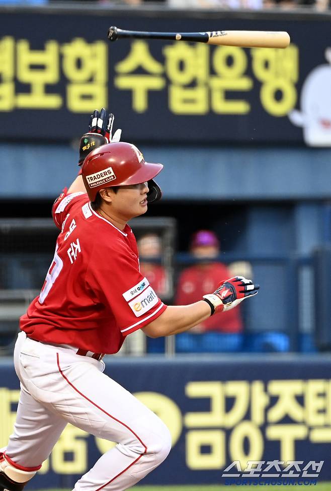 '평균 2만명 돌파' 부산팬 성원에도 무기력한 롯데…'고명준 선제포→필승조 완벽 계투' SSG, 전날 패배 설욕 [부산리뷰]