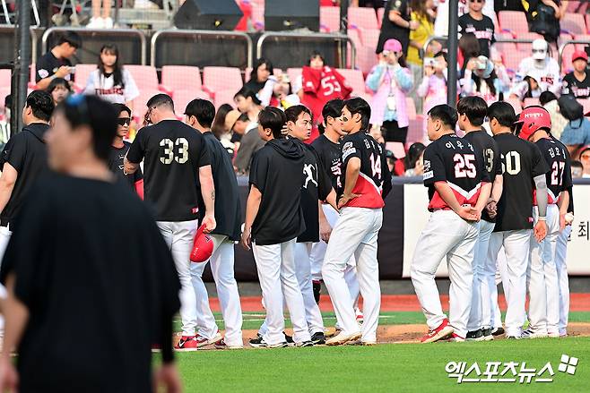 KIA 팬들은 8회 끝나기 전 썰물처럼 야구장을 빠져나갔다…⅔이닝 3실점, 조상우 또 부진 [수원 현장]