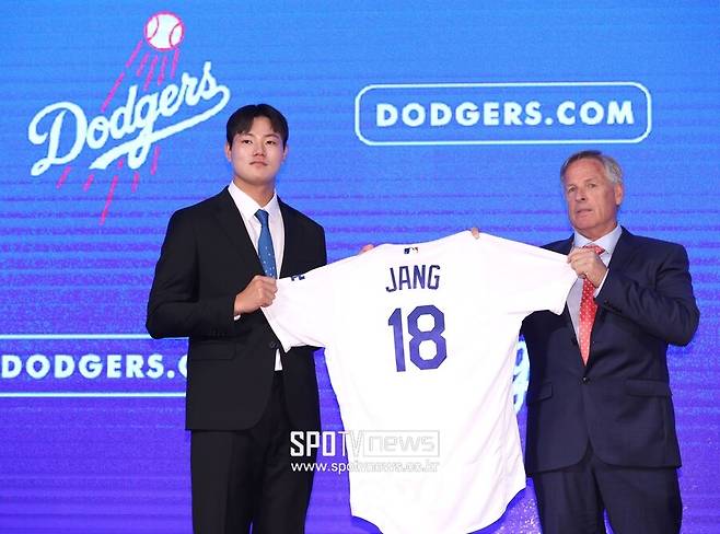 제2의 박찬호, 야마모토-사사키와 스리펀치 이룰 수 있나… MLB.com “잠재적 2선발 재목이다” 극찬