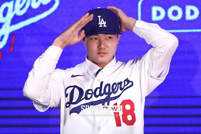 제2의 박찬호, 야마모토-사사키와 스리펀치 이룰 수 있나… MLB.com “잠재적 2선발 재목이다” 극찬
