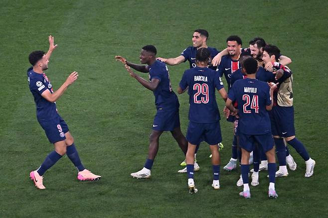 ‘벤치의 아쉬움’ 이강인, 하지만···네이마르·음바페·메시도 못했던 첫 우승! PSG, 인테르 5-0 대파, 첫 UCL 정상![UCL 결승]